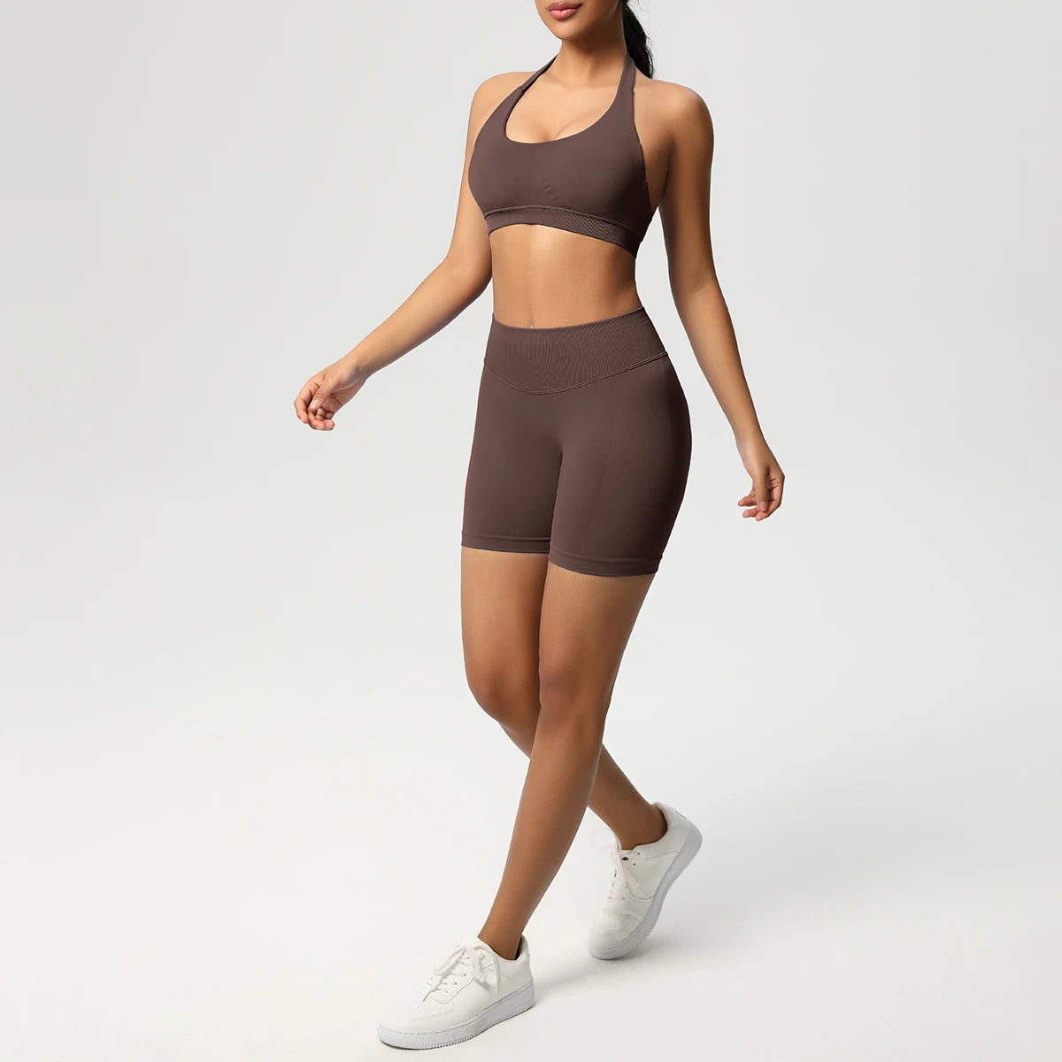 Nahtloses Fitnessset für Damen: Sport-BH und Laufshorts in Schokobraun, Set