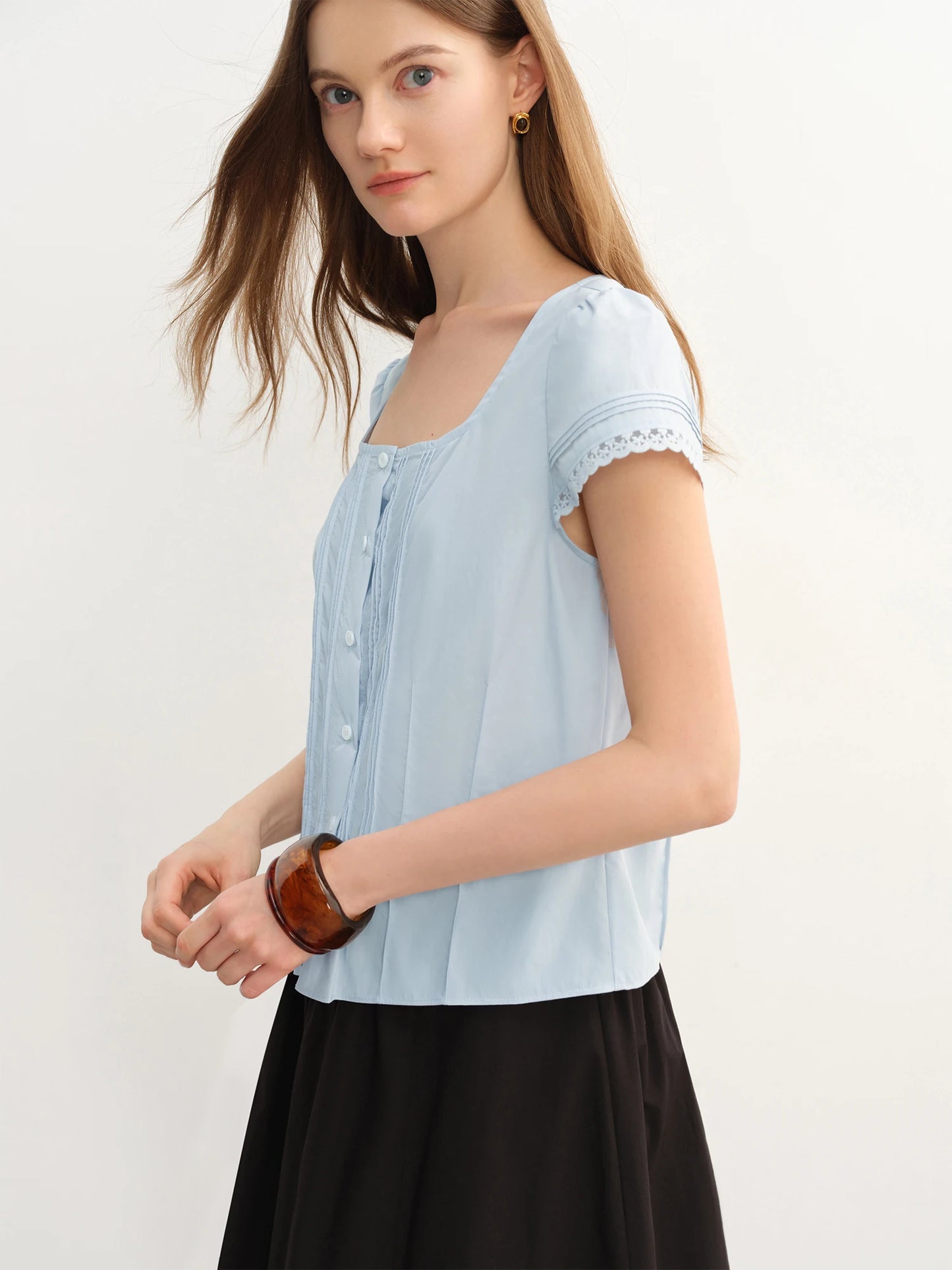 Damen T-Shirt mit Blumen- und Herzprint im süßen Stil – lockerer, figurbetonter Allrounder für den Sommer