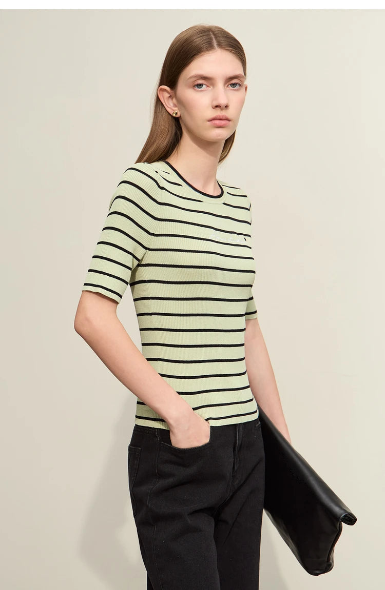 Damen gestreiftes Hemd mit Rundhals und schöner Stickerei für den Sommer