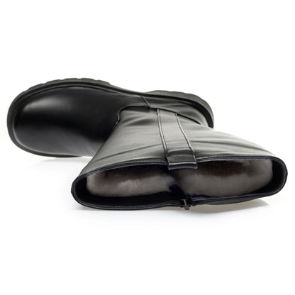 Schwarze Winterstiefel mit dicker Profilsohle, warm gefüttert, seitlich