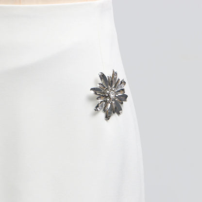 Elegantes Damenkleid mit Rundhalsausschnitt, kurzen Ärmeln und Pailletten-Patchwork-Design – ideal für besondere Anlässe.