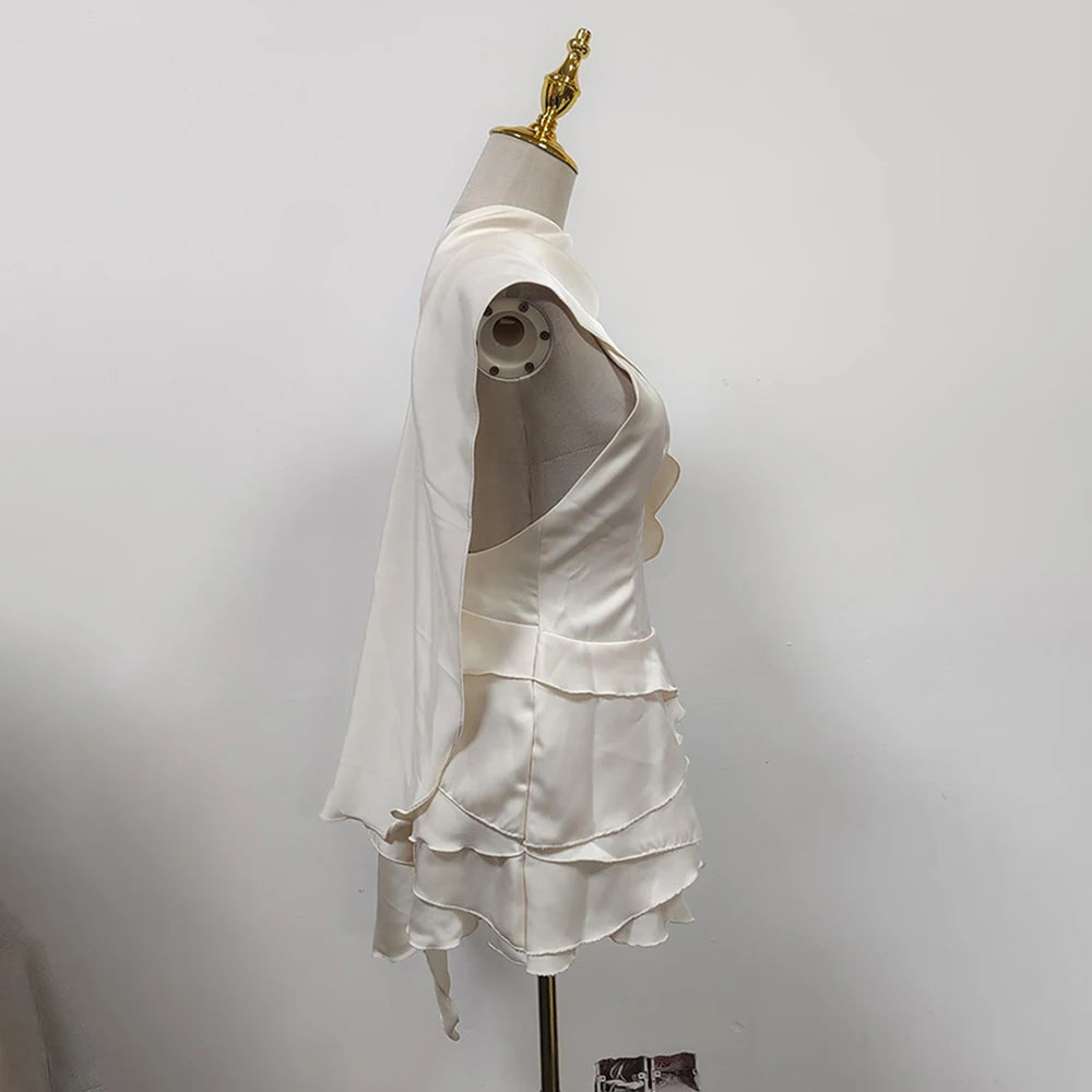 Elegantes Damen-Midikleid mit schulterfreiem Design, langen Ärmeln und Perlen-Patchwork – figurbetont und luxuriös.