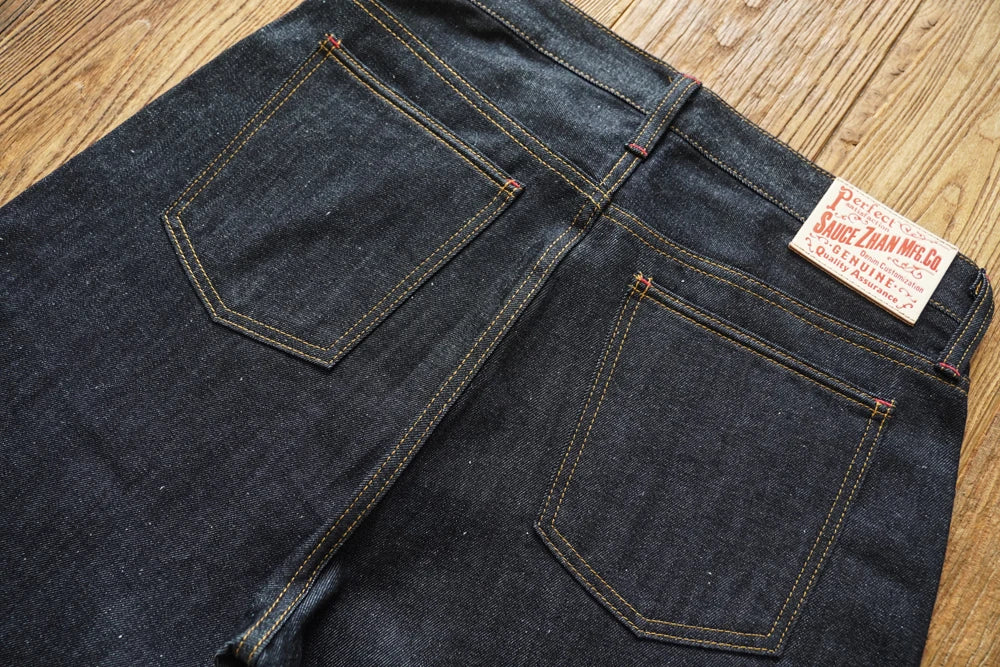 Herren Jeans aus Sommer Selvedge Denim mit lockerer Passform und hohem Bund