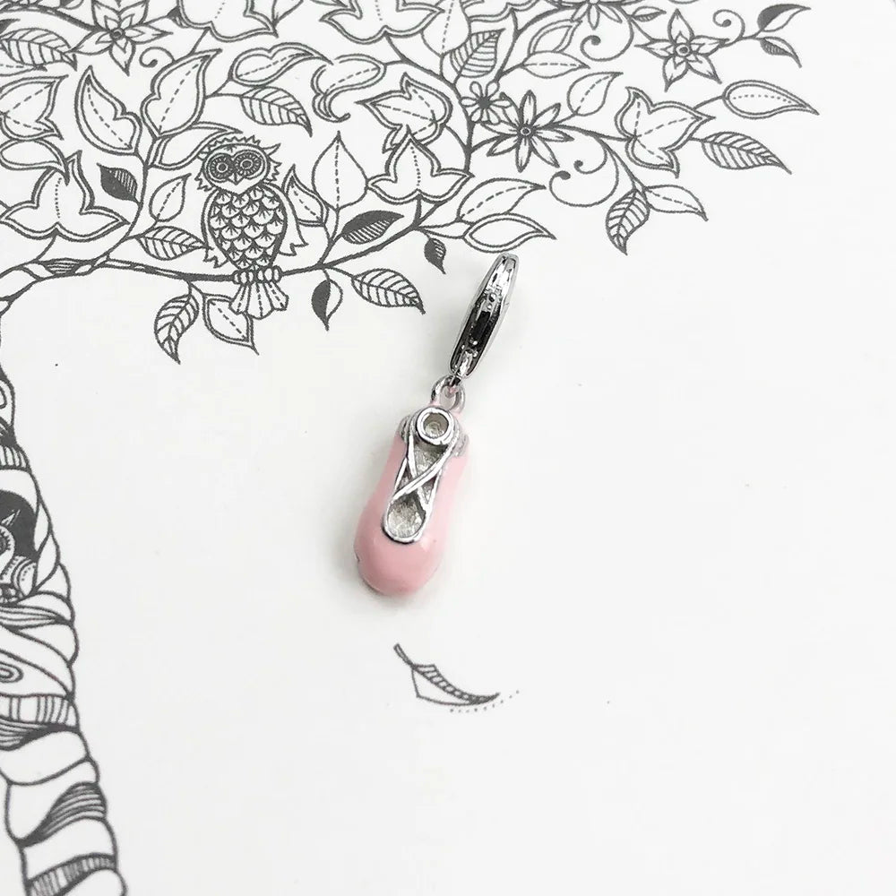 Ballettschuh-Charm, rosa Email, silberner Schaft; Ansicht von oben