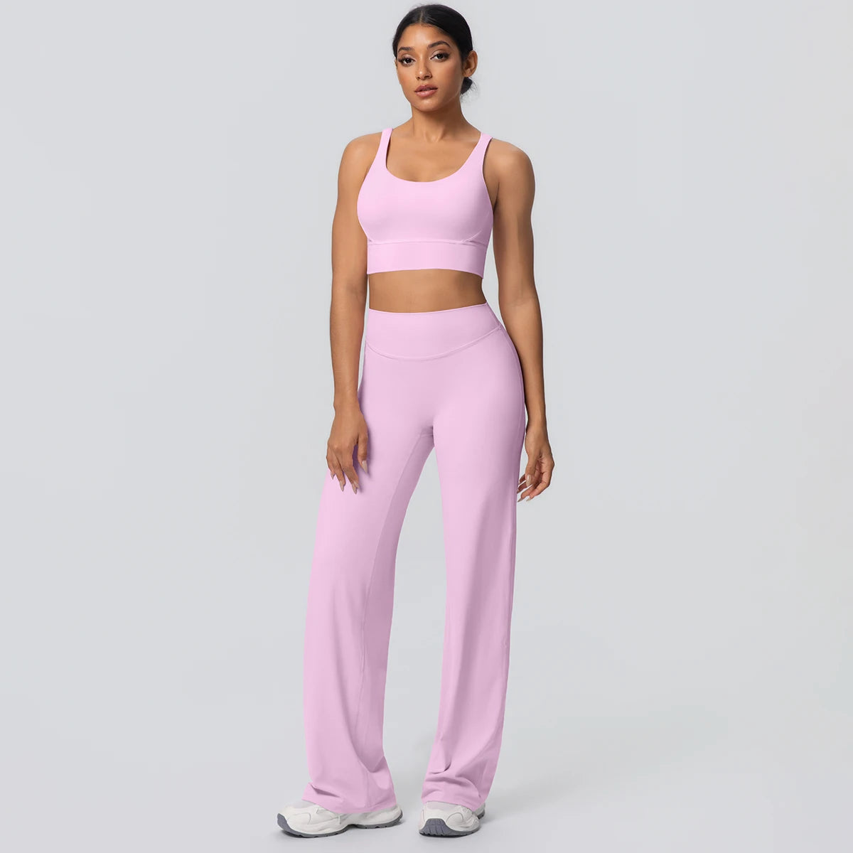 Damen-Sportset in Flieder: Crop-Top mit Rundhalsausschnitt und weite Hose