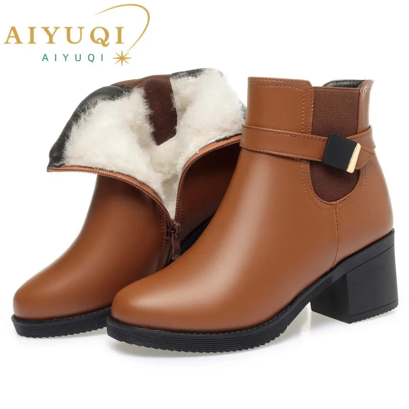 Damen-Winterstiefelette aus Leder, braun, Fellbesatz, hoher Blockabsatz, Profilsohle
