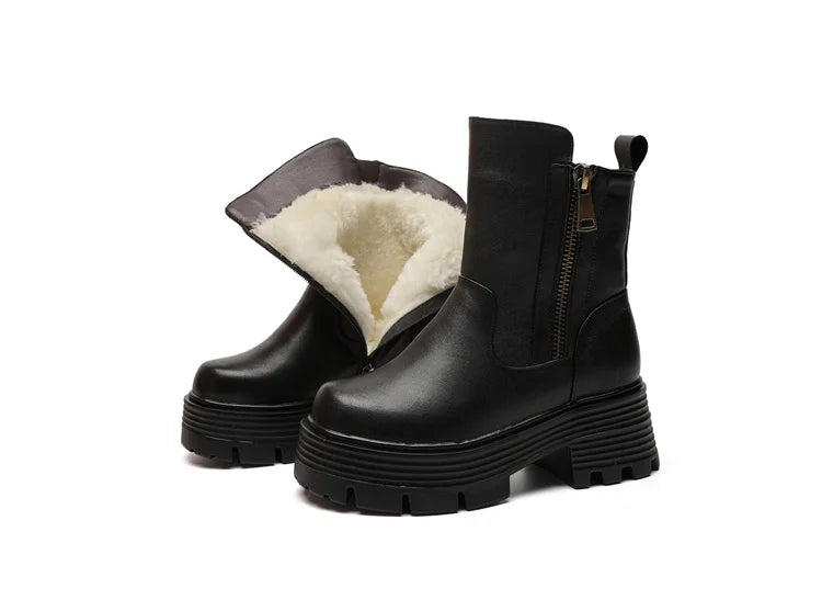 Schwarze Damenstiefelette mit Wollfutter am Schaft und dicker Profilsohle