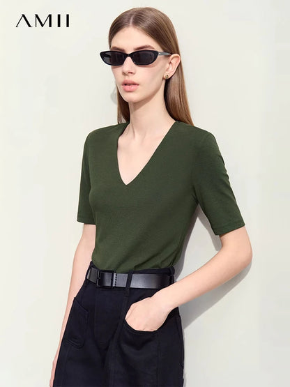 Damen T-Shirt im Minimalismus-Stil mit V-Ausschnitt und halben Ärmeln