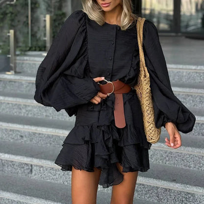 Weite Damen-Lederhose mit hohem Bund und Reißverschluss im minimalistischen Design – modisch und schick.