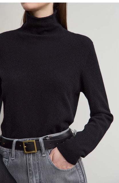 Damenpullover in Schwarz mit geripptem Stehkragen und langen Ärmeln, glatt gestrickt