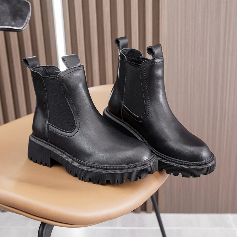 Damen Chelsea Boots aus Leder, schwarz, kurze Stiefelettenform mit elastischen Seiten