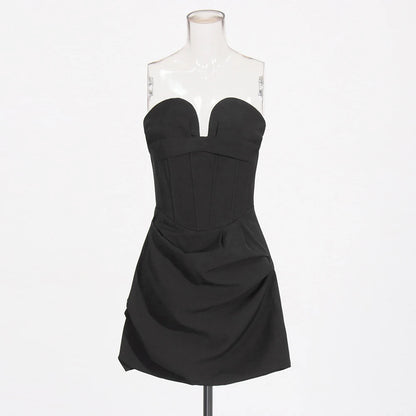 Elegantes Damenkleid mit Rundhalsausschnitt, kurzen Ärmeln und Patchwork-Design – mit Quasten und Falten für einen stilvollen Look.