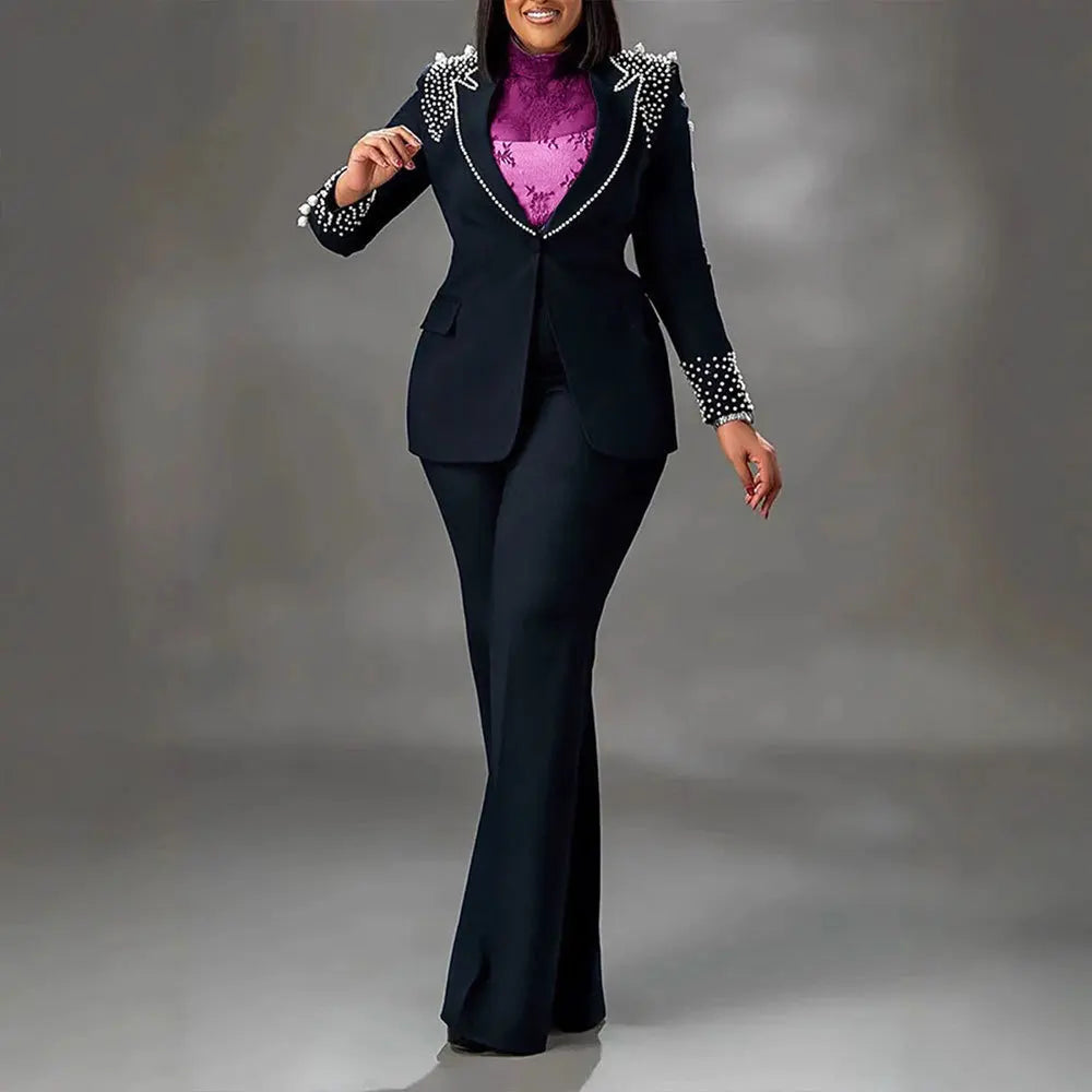 Elegantes Damen-Kleid mit Rundhalsausschnitt und kurzen Ärmeln – figurbetontes Design mit Stickerei und Bohrmuster.