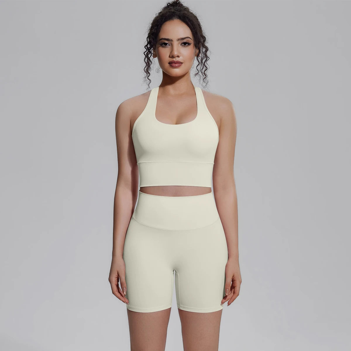 Damen-Yoga-Set: Top und kurze Leggings in sehr hellem Cremeweiß
