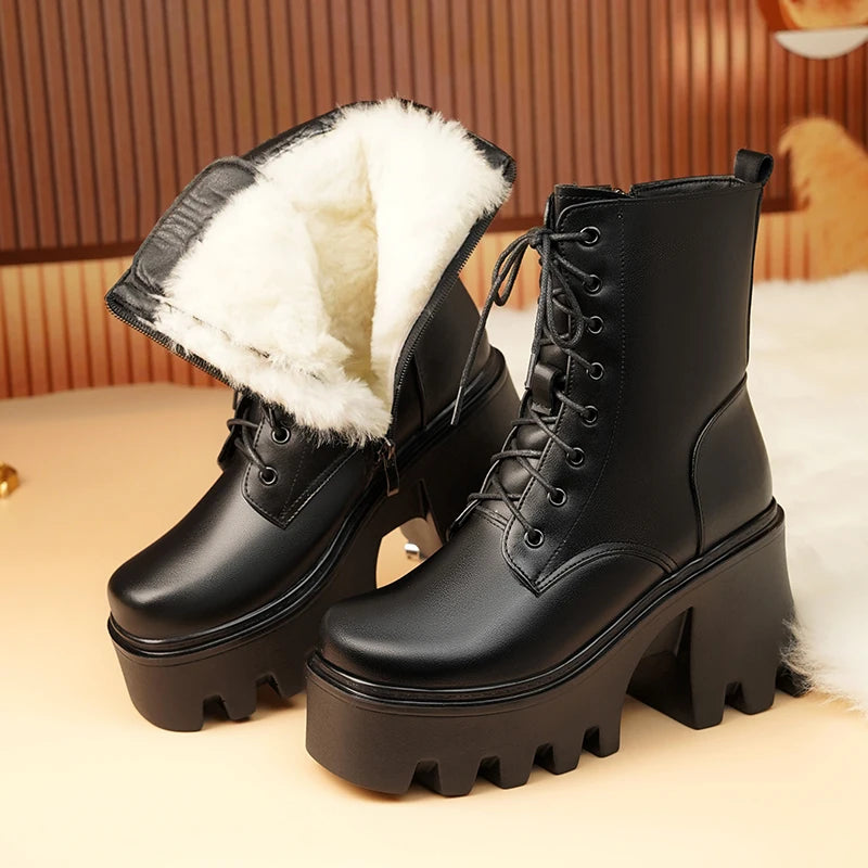 Ankle-Boots schwarz mit Schnürung, Plattformsohle und weißem Woll-Innenfutter