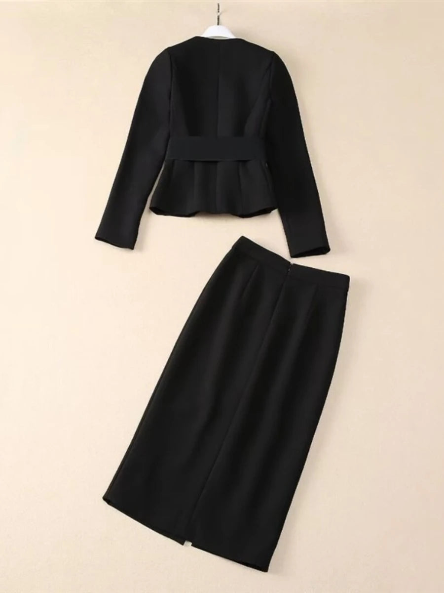 Lange Damenjacke mit Reverskragen und Reißverschluss im Patchwork-Design – ideal für einen minimalistischen, lässigen Look.