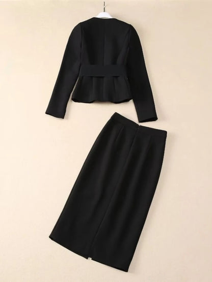 Lange Damenjacke mit Reverskragen und Reißverschluss im Patchwork-Design – ideal für einen minimalistischen, lässigen Look.