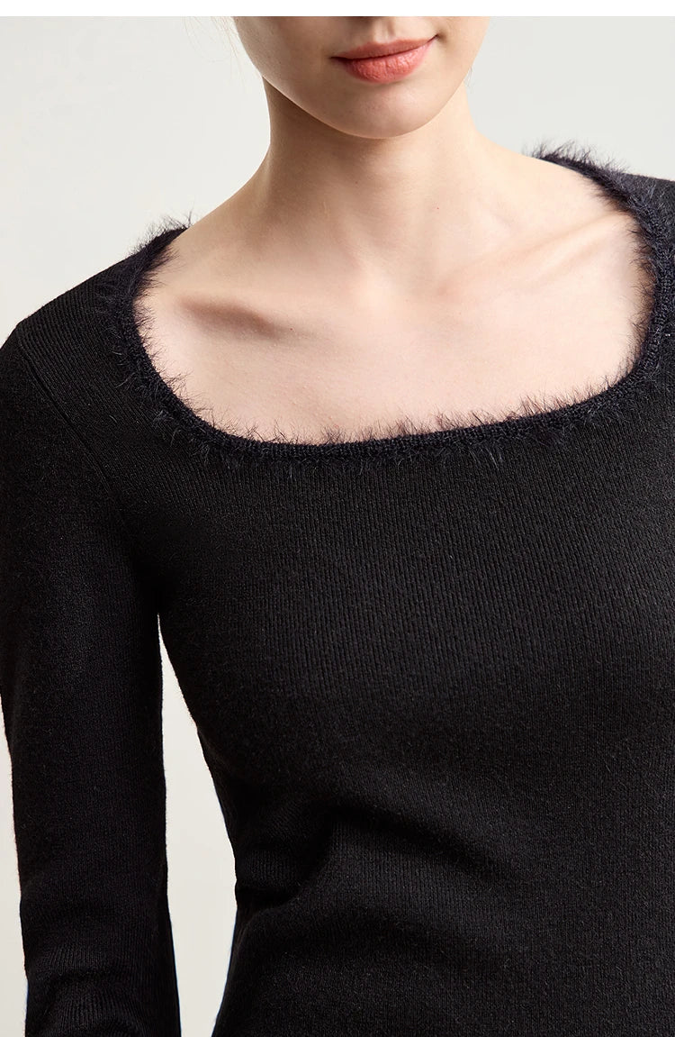 Schwarzer Damen-Pullover mit quadratischem Ausschnitt und flauschigem Rand