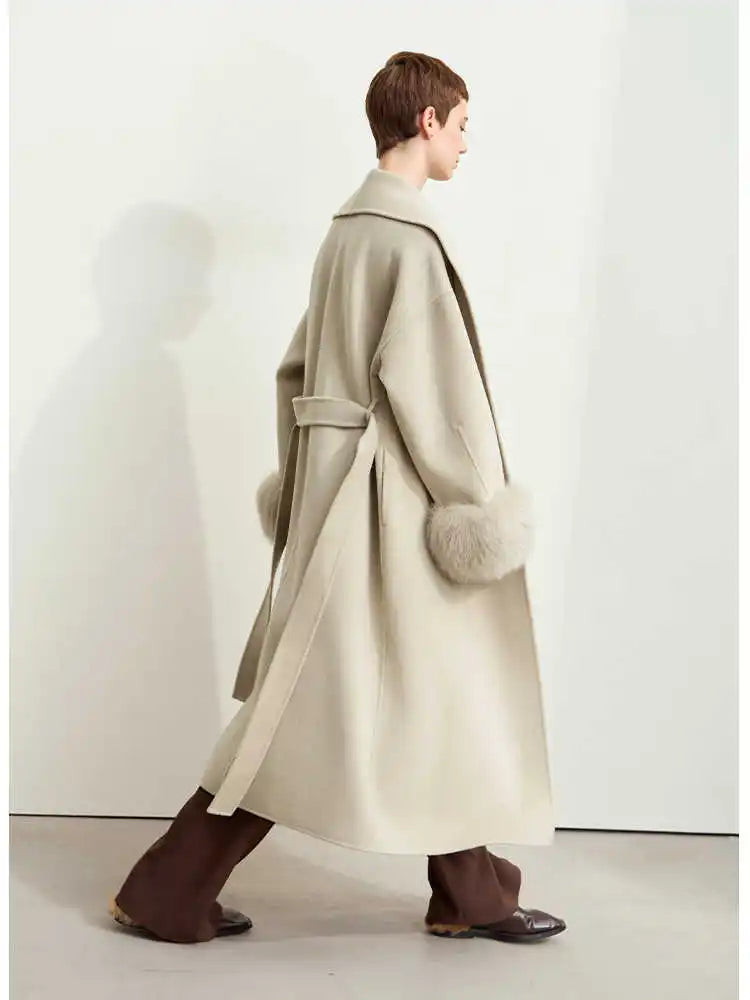 Damen Langer Mantel aus Wolle mit abnehmbaren Fuchspelzmanschetten und Taschen