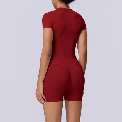 Damen-Yoga-Set mit T-Shirt und Shorts, Rückenansicht, bordeauxrot