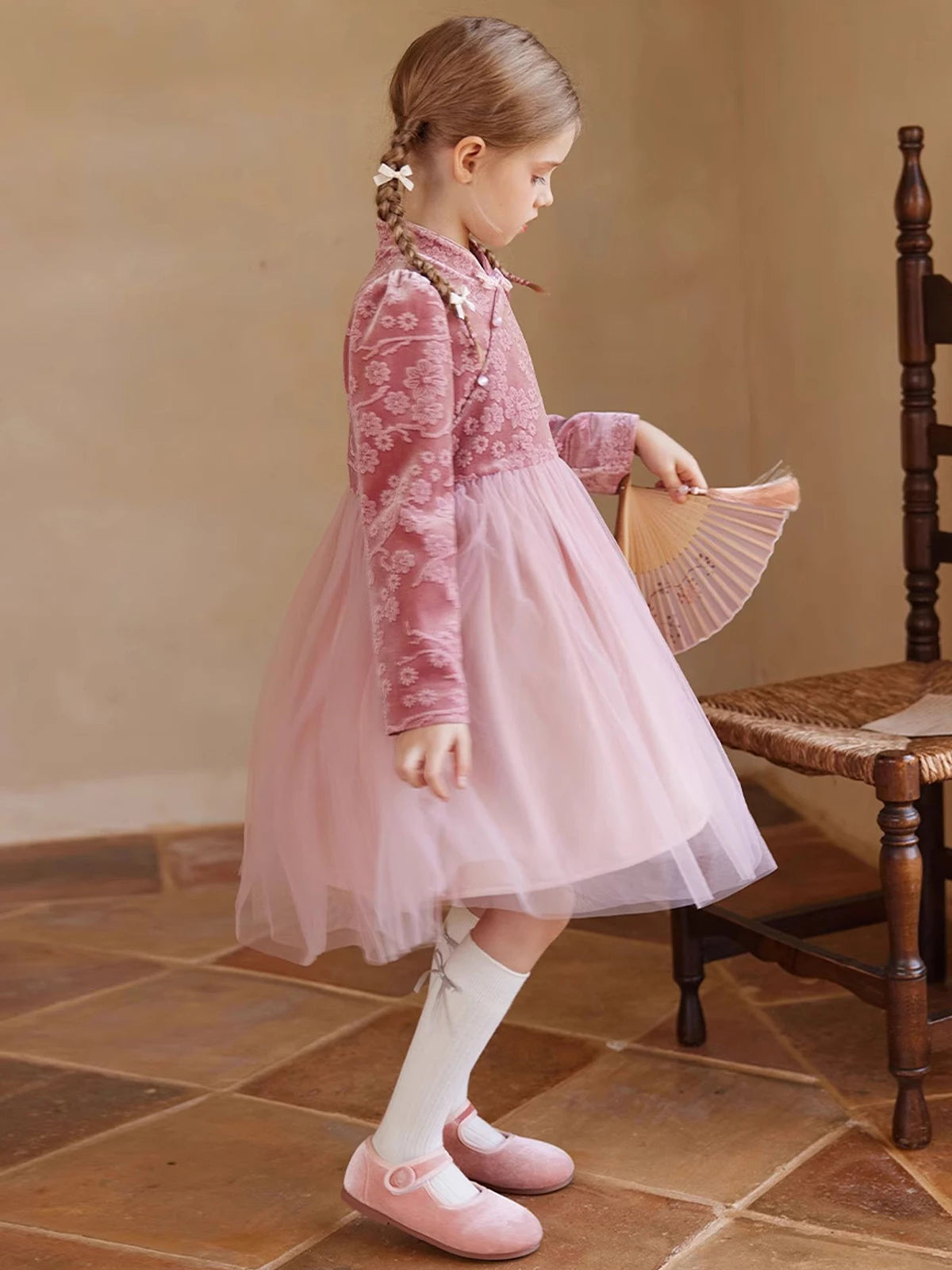 Schwarzes Patchwork-Kleid mit Pailletten für Mädchen – Herbstliches, modisches Design für Kinder von 110cm bis 160cm
