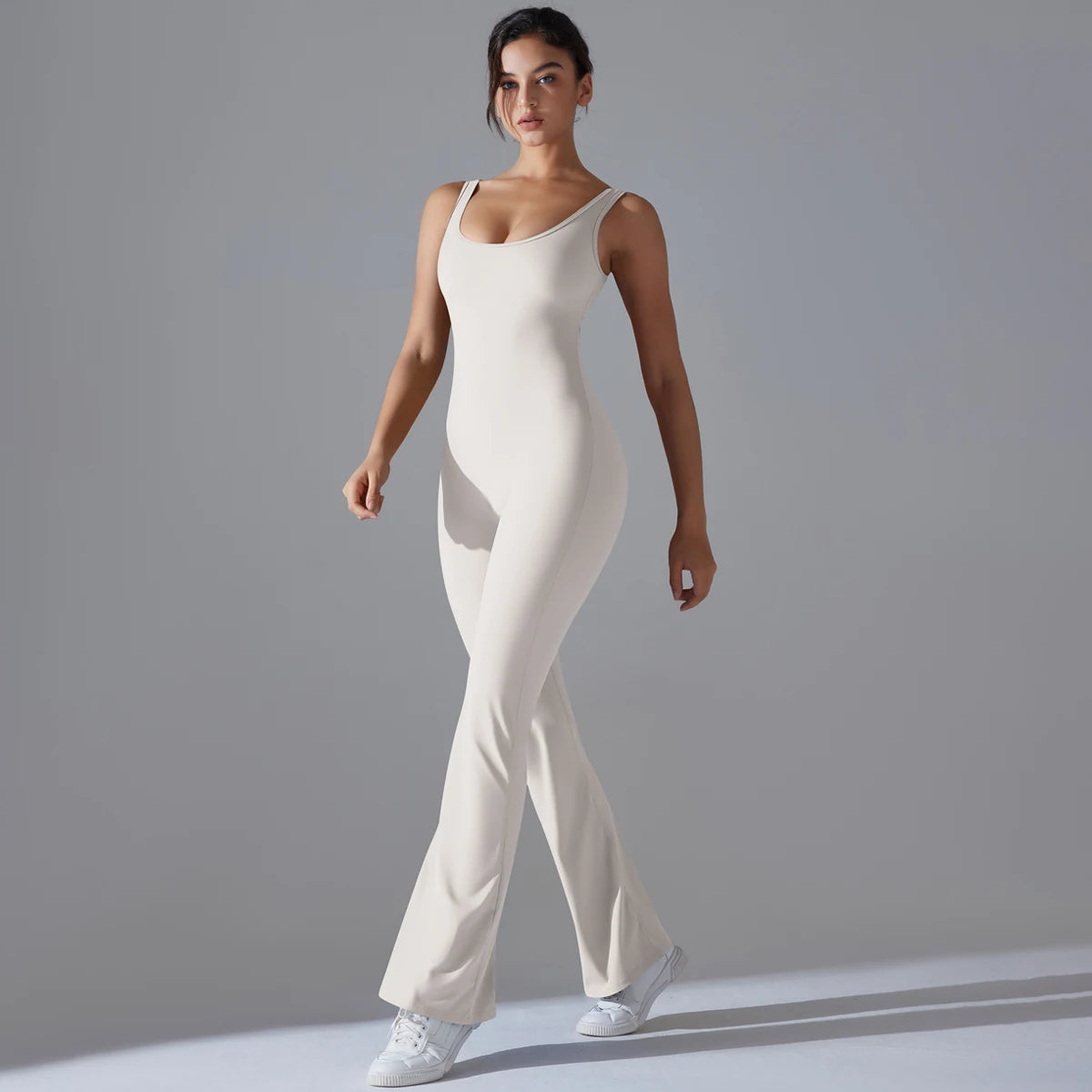 Damen Yoga-Overall, ärmellos, schmale Passform, weiß, mit weitem Schlagbein