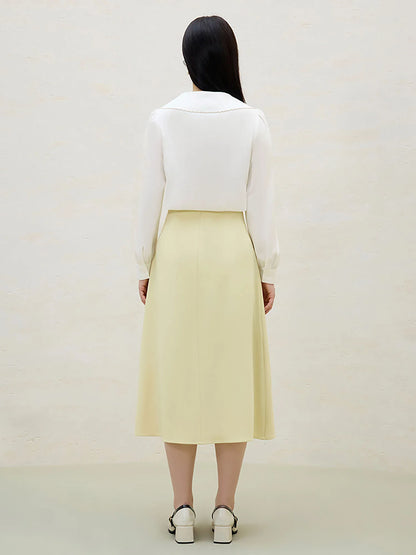 Kurzarm-Bluse mit Umlegekragen und Knopfleiste in blauer Streifenoptik aus 100% Baumwolle – figurbetontes Design für den Sommer
