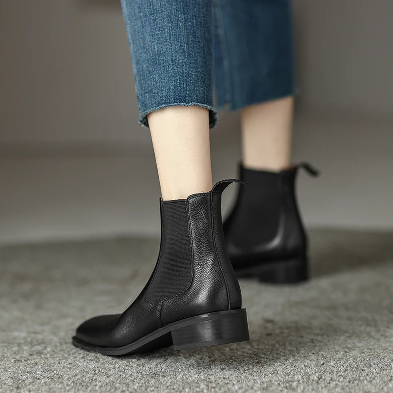 Schwarze Damen-Chelsea-Boots mit seitlichem Einsatz und niedrigem Blockabsatz