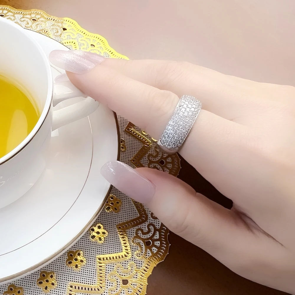 Damen-Ring weißer CZ Pavé Bandring glamourös aus Sterlingsilber