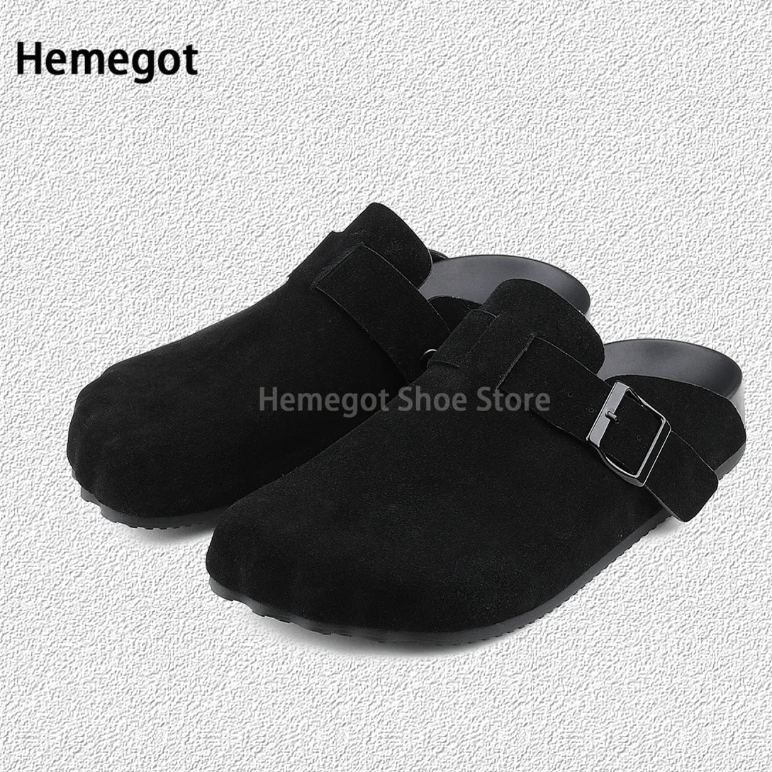 Schwarzer Veloursleder-Slipper mit Riemen und rechteckiger Schnalle