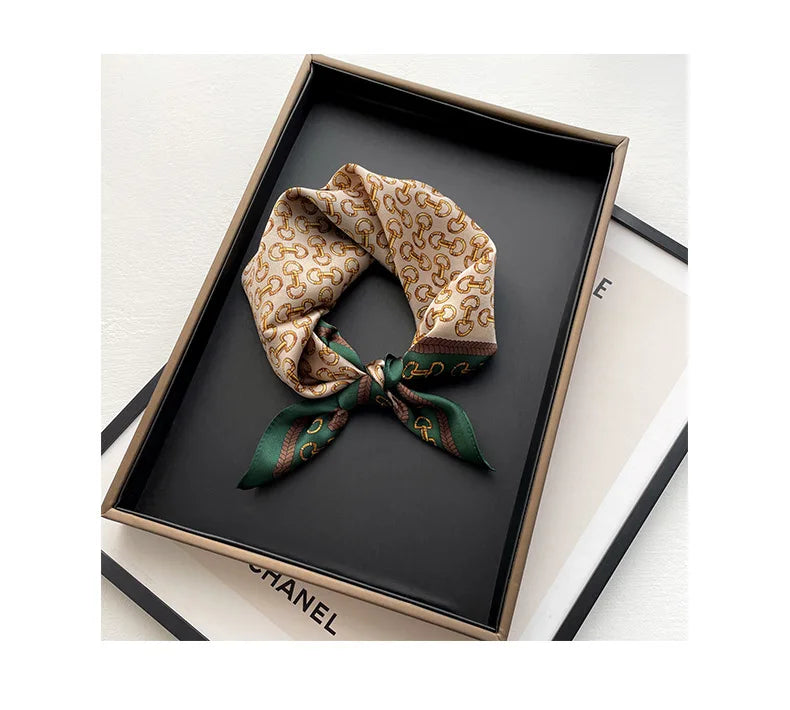 Damen Seidensatin Schal Tasche Kopf Bandana Halsschal klein quadratisch Luxus E