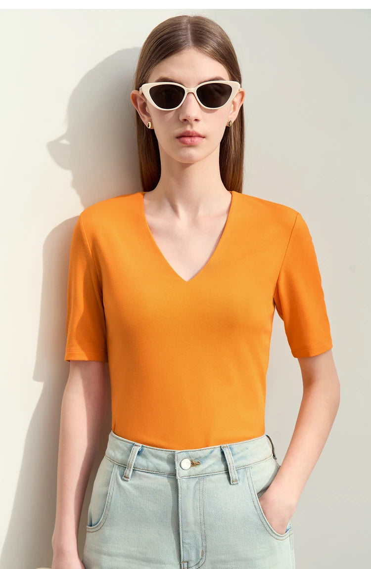 Damen T-Shirt im Minimalismus-Stil mit V-Ausschnitt und halben Ärmeln