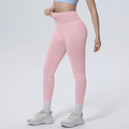 Nahtlose Yoga-Hose in Rosa, seitliche Ansicht mit körperbetonter Passform