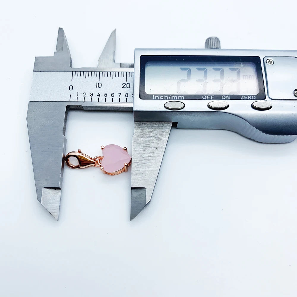 Herz-Charms aus 925 Sterlingsilber, roséfarbene Fassung, Vermessung mit Schieblehre