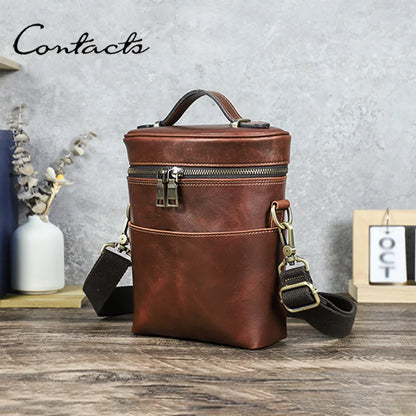 Braune Lederschultertasche mit Reißverschluss vorn und kurzem Tragegriff sowie Schulterriemen