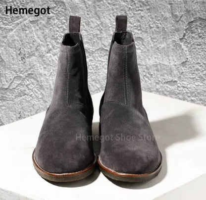 Herren-Chelsea-Boots aus Wildlederoptik, grau, elastische Seiten, braune Sohle