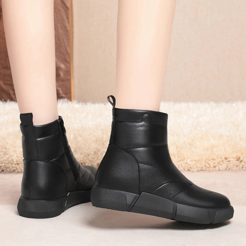 Schneestiefel für Damen in Schwarz, knöchelhoher Schaft, gepolsterte Optik, breite Sohle