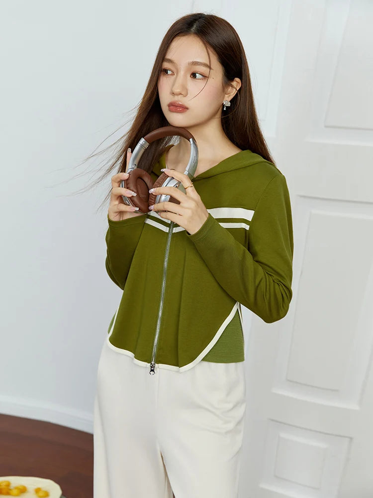 Kurzes Damen-Strickshirt mit kurzen Ärmeln – hautfreundlich, bequem und vielseitig für den Sommer