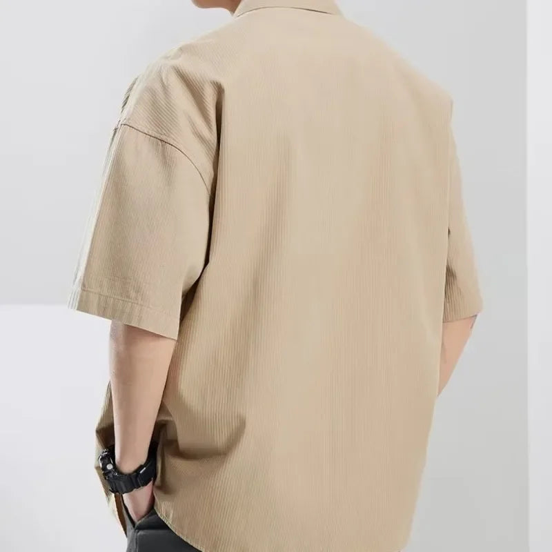 Leichter Herren-Cardigan aus Baumwolle und Leinen mit kurzen Ärmeln und Taschen – ideal für den Sommer