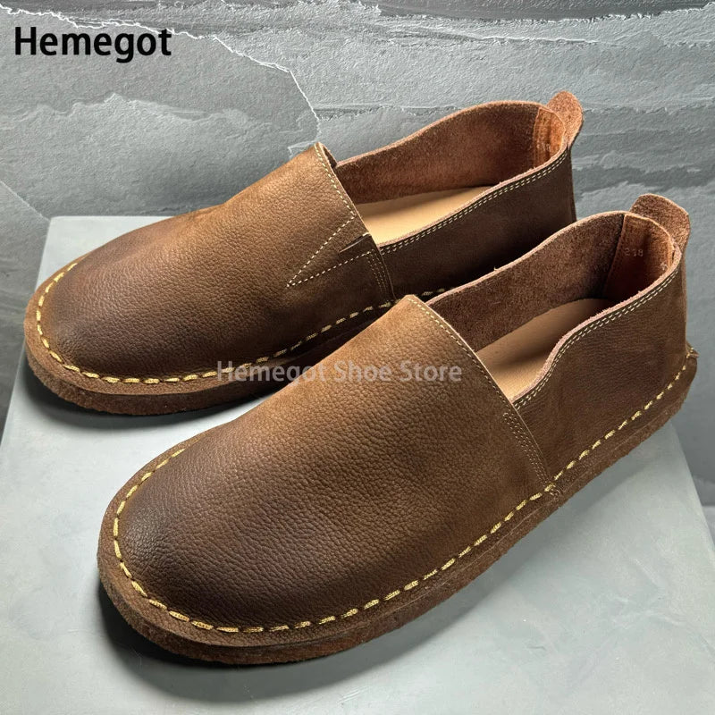 Herren-Leder-Slipper in Braun mit runder Zehenkappe, Ziernähten und dicke Sohle