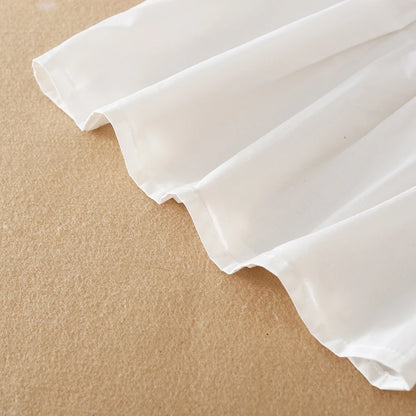 Langarm-Oberteil aus Baumwolle für Mädchen im Alter von 2–6 Jahren. Hübsche Kinderkleidung mit Rüschenkragen und lässigem Stil