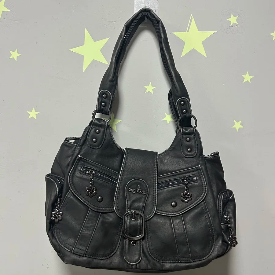 Schwarze Damen-Schultertasche aus PU mit Top-Griffen, Außen-Reißverschlussfächern und Zierknöpfen