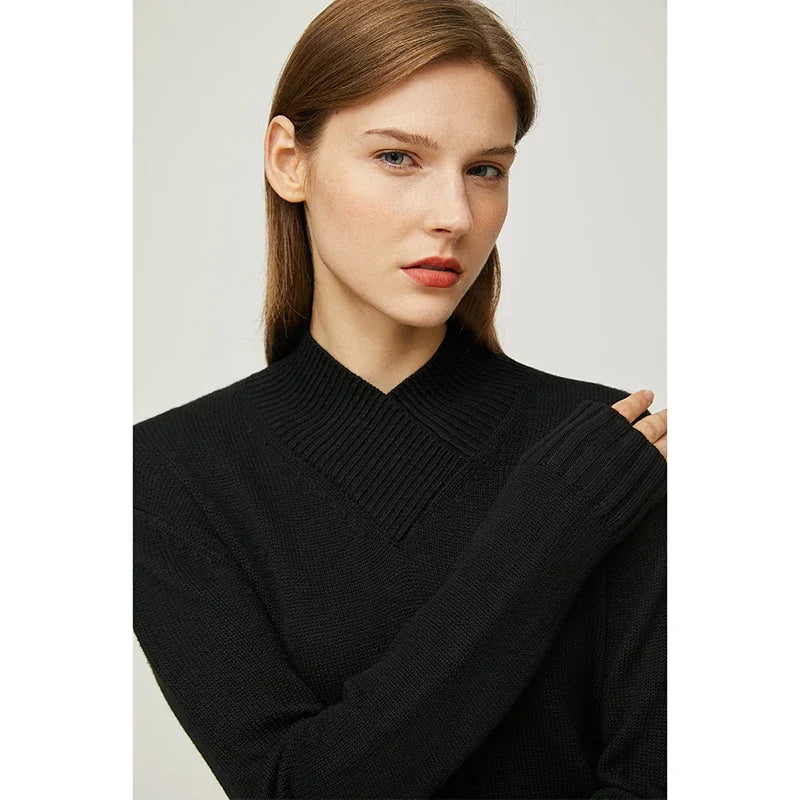 Dunkel schwarzer Damen-Pullover mit Stehkragen und Rippstrick, lange Ärmel