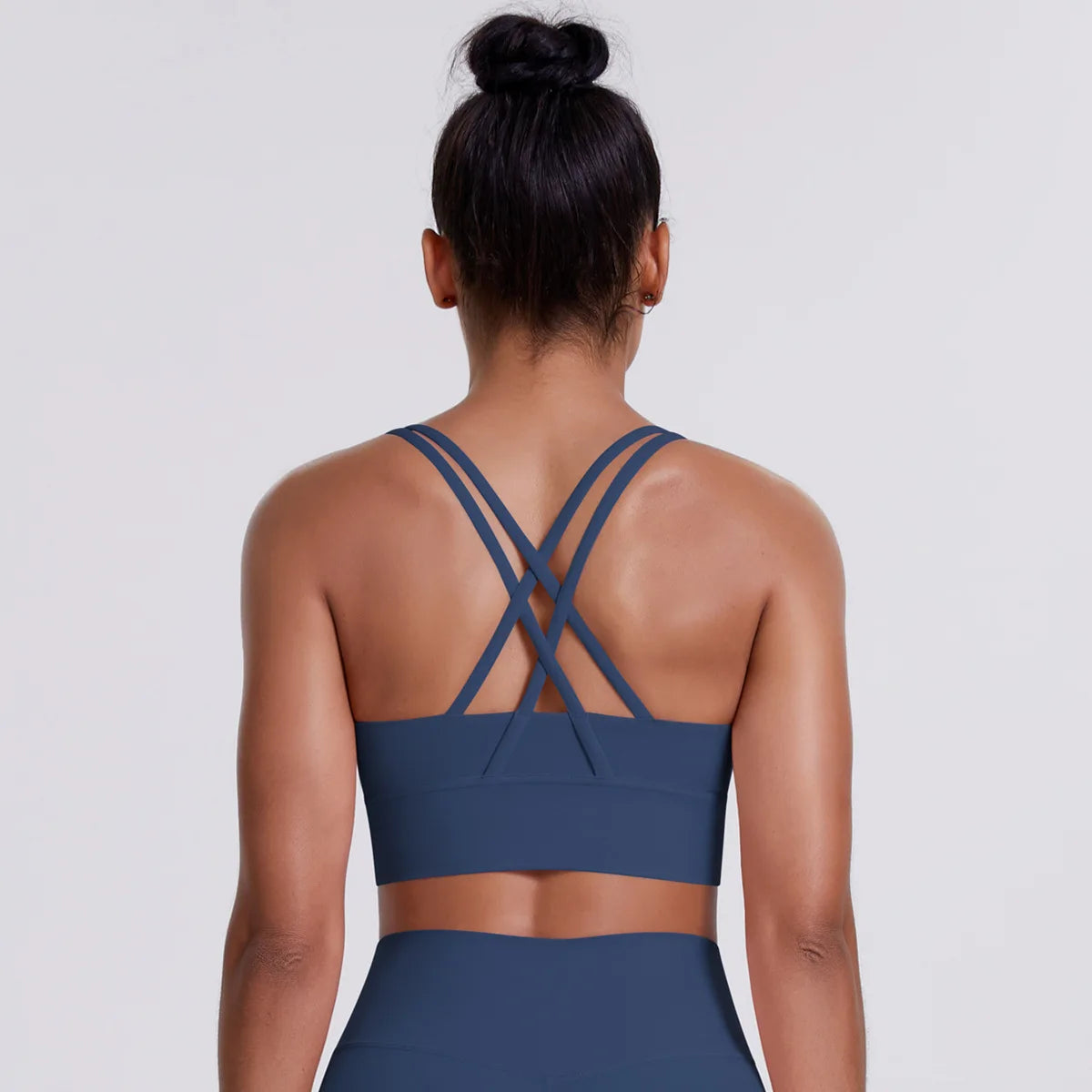 Damen-Yoga-Set: dunkelblaues Rückentop mit X-Riemen und dazu passende 3/4 Leggings
