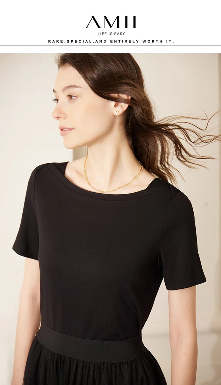 Damen T-Shirt im minimalistischen Stil mit One-Line Kragen und kurzen Ärmeln