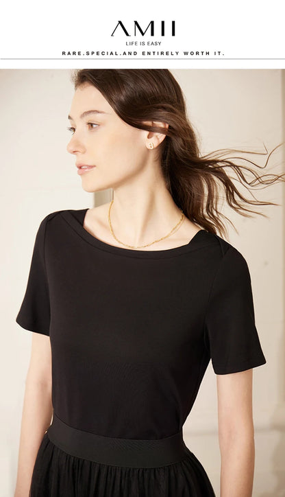 Damen T-Shirt im minimalistischen Stil mit One-Line Kragen und kurzen Ärmeln