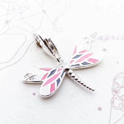 Schmetterling-Schmuckanhänger mit rosa Emaille, silberner Kette und Hakenöse