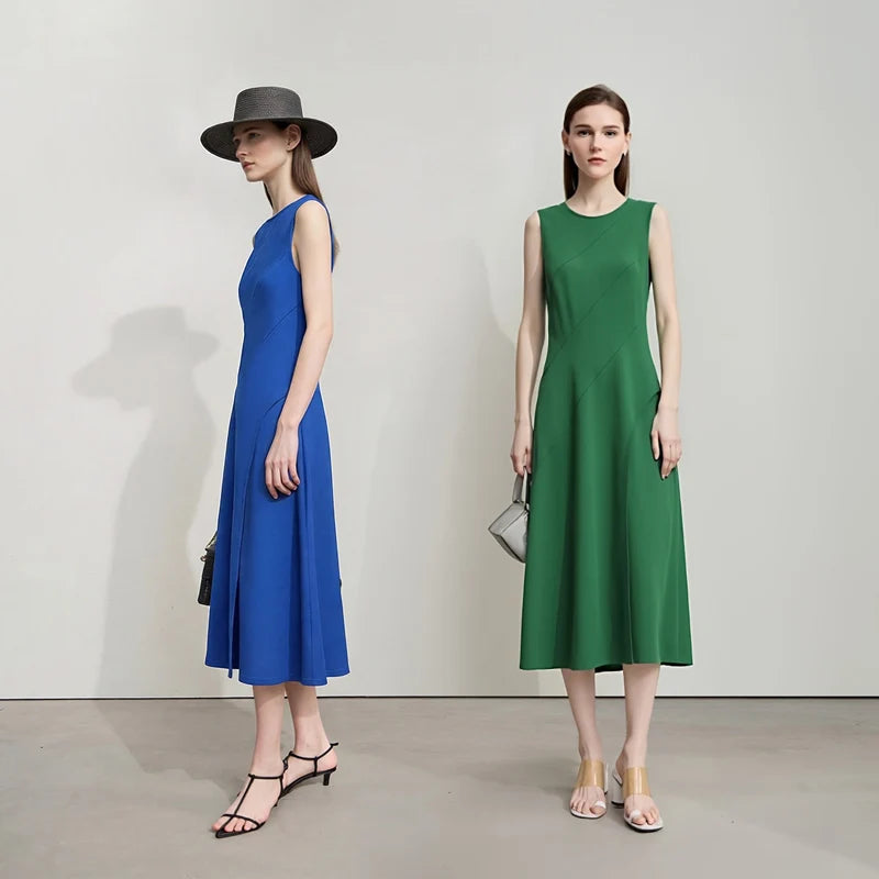 Tailliertes Damen Kleid Mit Schlitz Aus Elastischem Strick