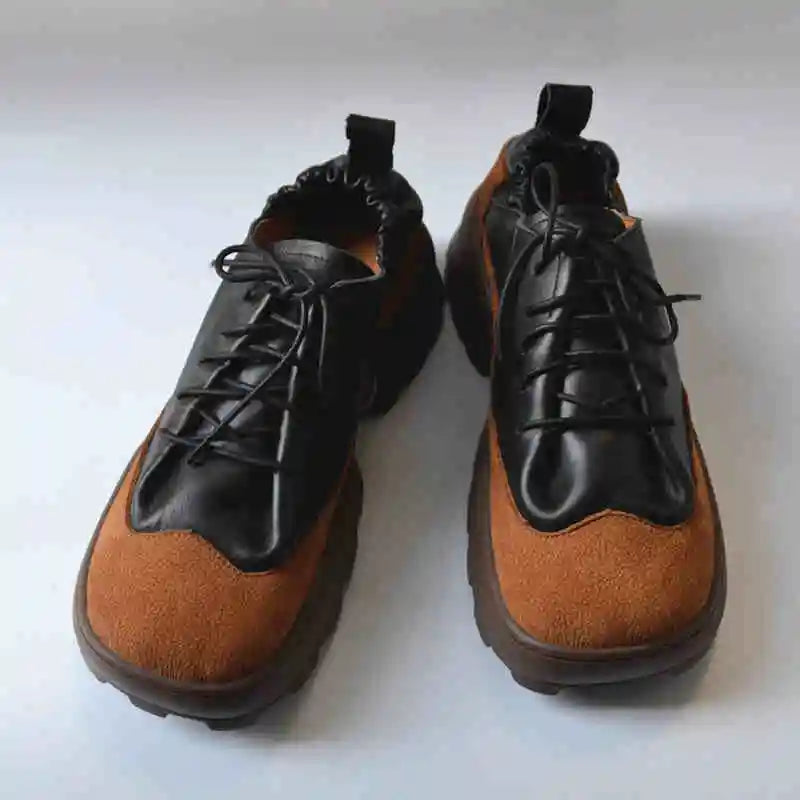 Braun-schwarze Schnürschuhe mit Kontrastbesatz und Profilsohle