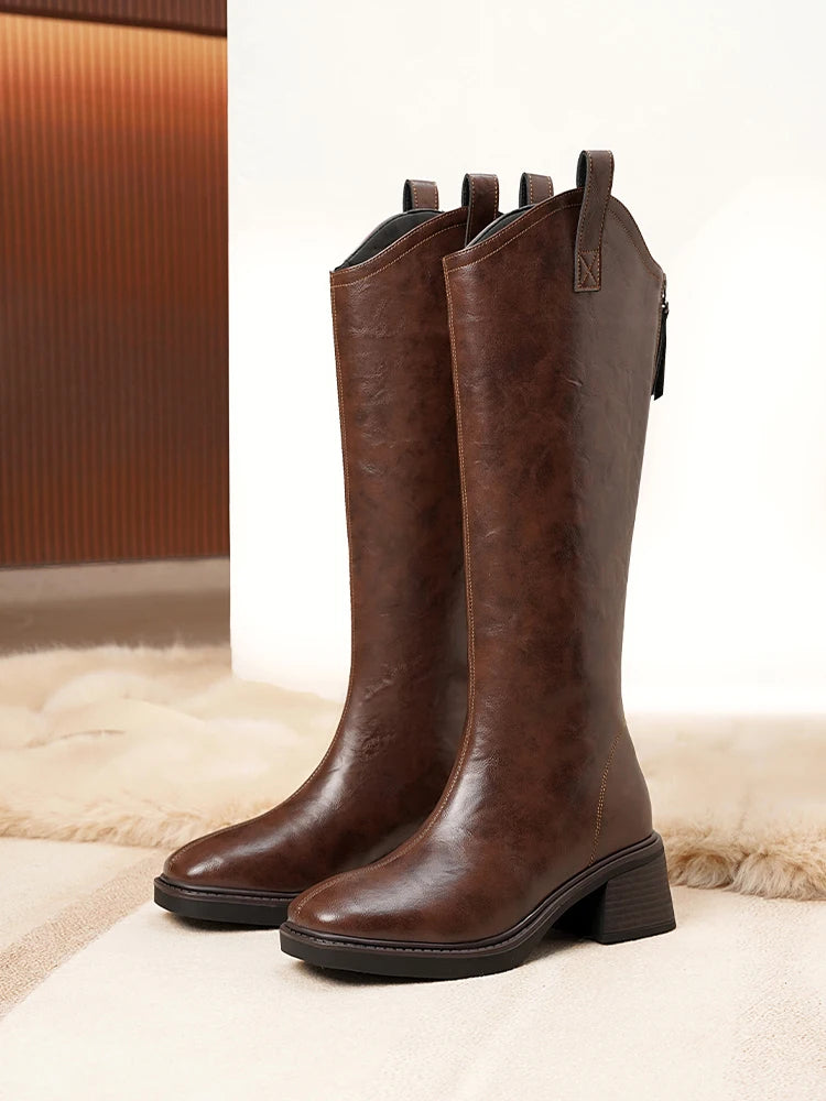 Braune lange Leder-Cowboystiefel mit Blockabsatz und kurzem Profil an der Sohle